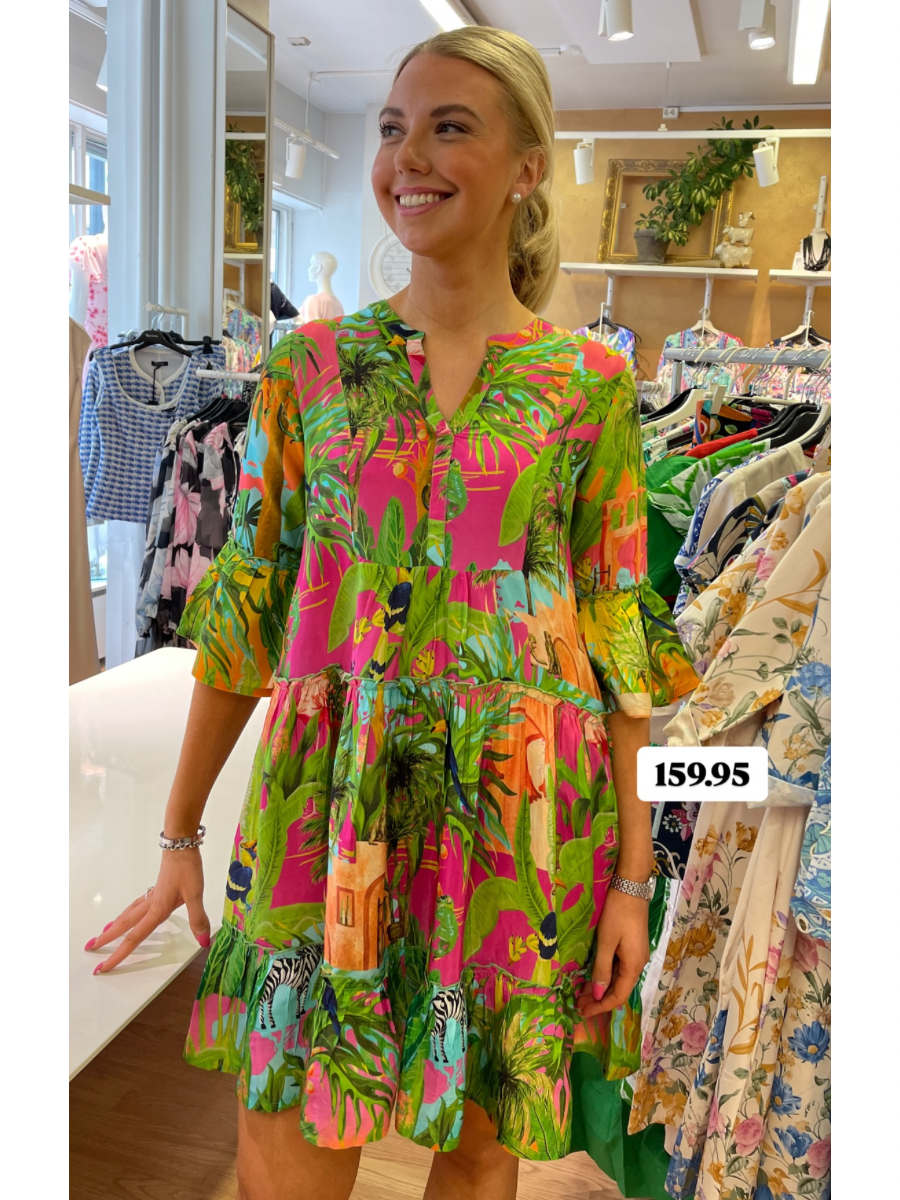 Orientique x Escape mekko, Lani Dress Layers Frill Sleeve