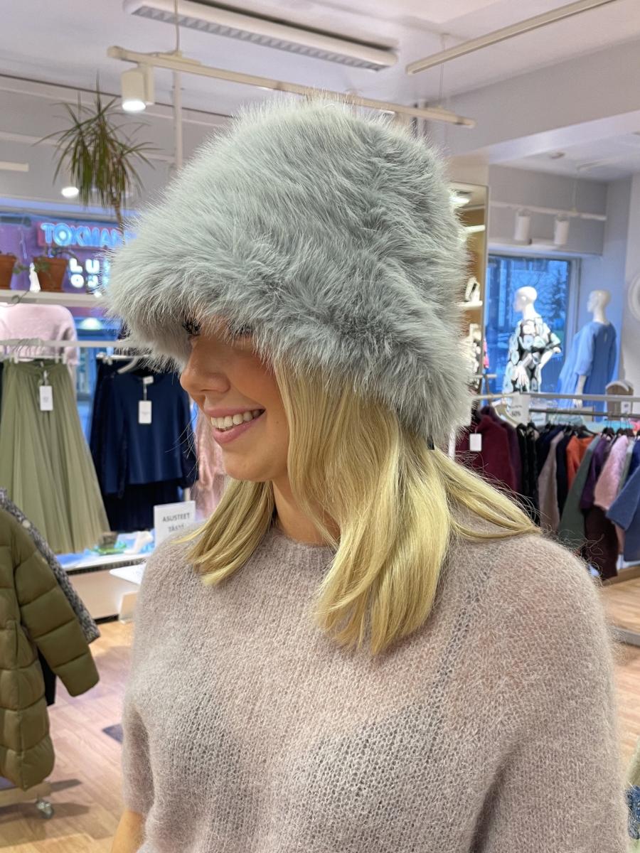 Karvahattu, eri värejä