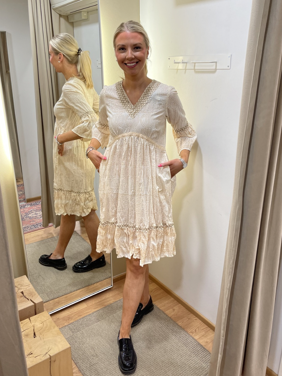 Orientique x Escape, Veronica Dress V Frill Sleeve 91247