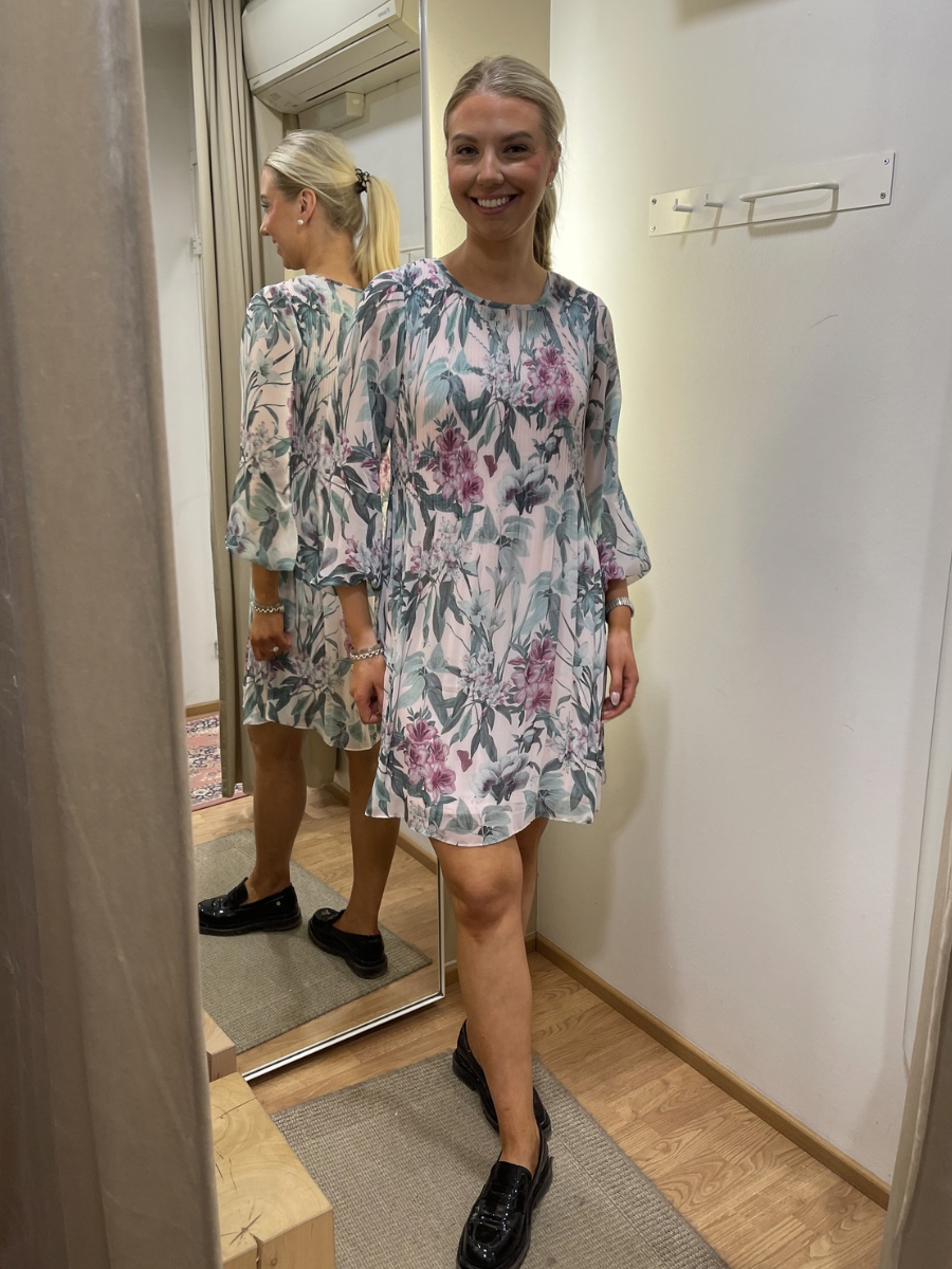 STI Kandriina mekko, eri värejä