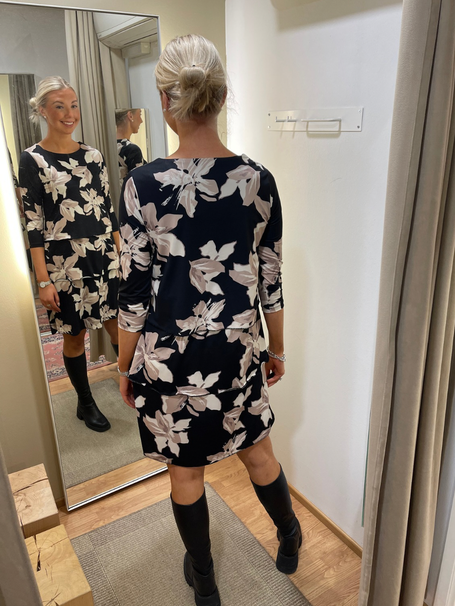 STI Jude trikoomekko, musta ja tummansininen