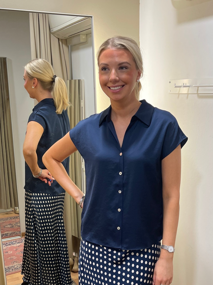 Esqualo lyhythihainen satiinipusero, vaaleanpunainen ja tummansininen