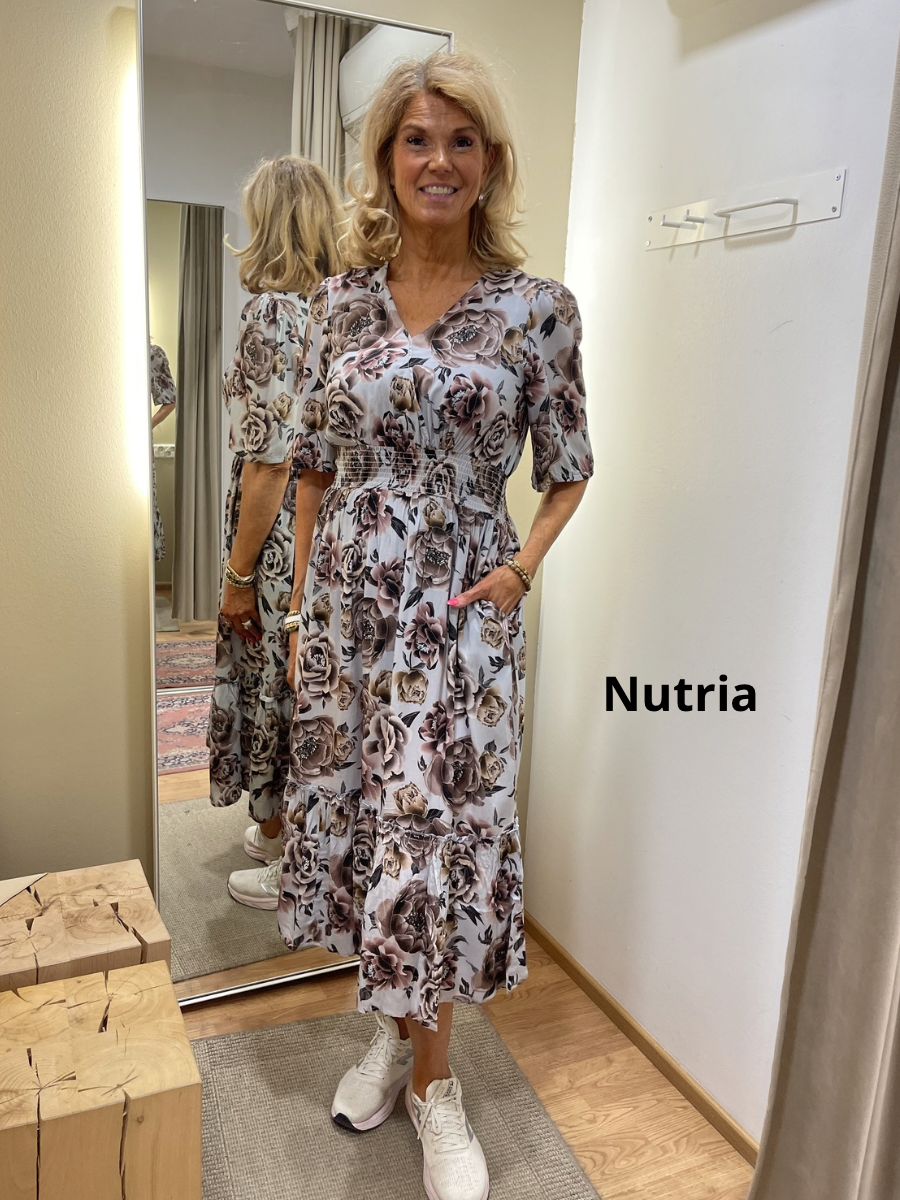 Lasessor Hanae mekko, eri värejä