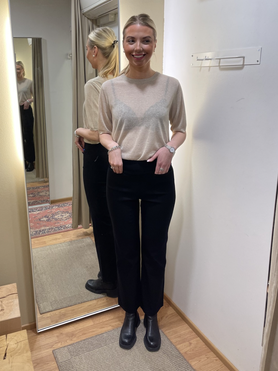 Laurie Thea Straight 101131 housut, musta ja hiekka