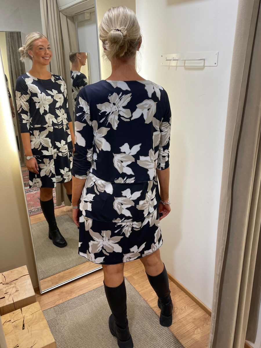 STI Jude trikoomekko, musta ja tummansininen