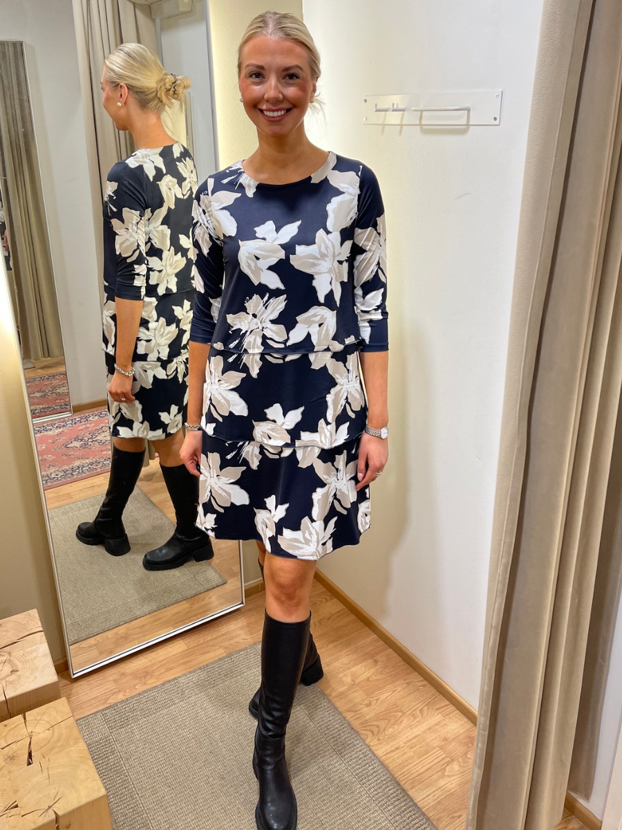 STI Jude trikoomekko, musta ja tummansininen