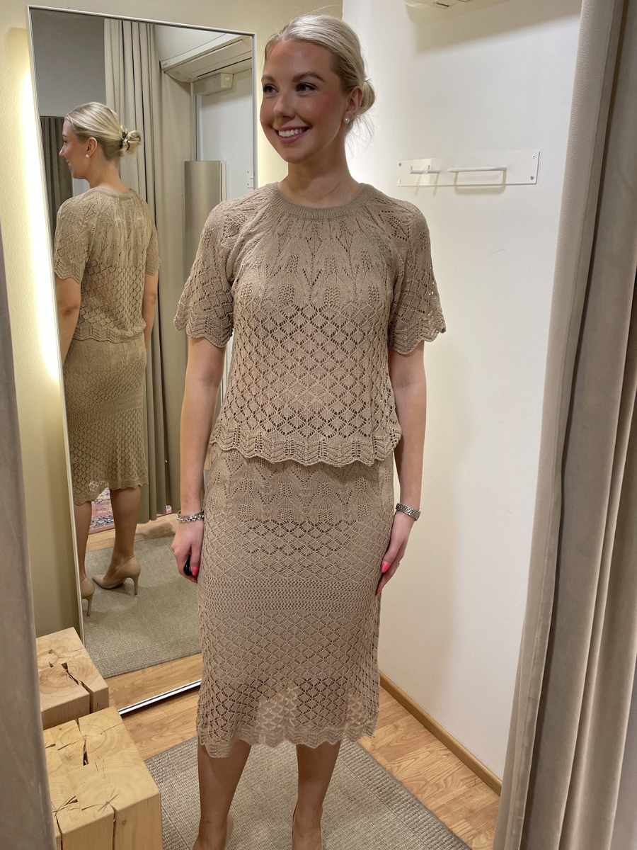 Cream Sevija neulospusero, Light ambhora