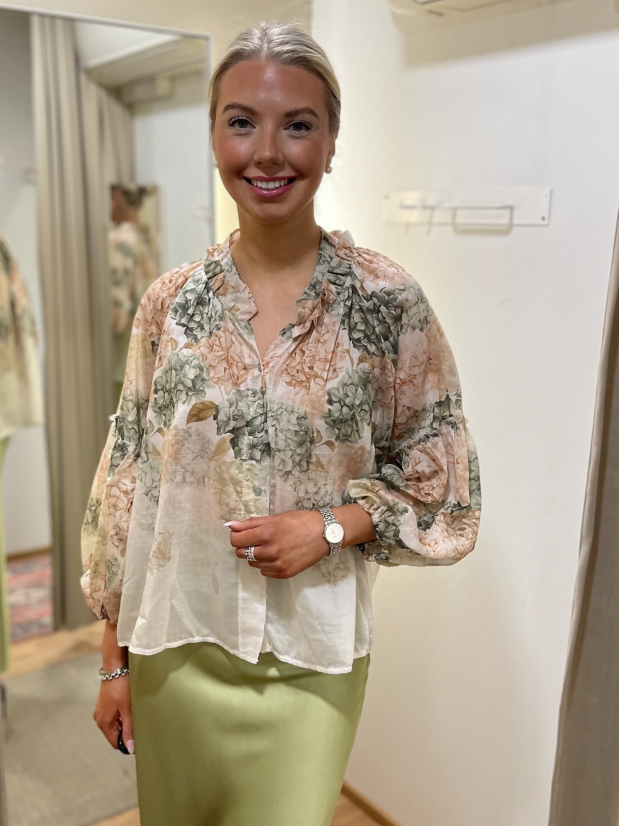 Emma pionipusero, eri värejä