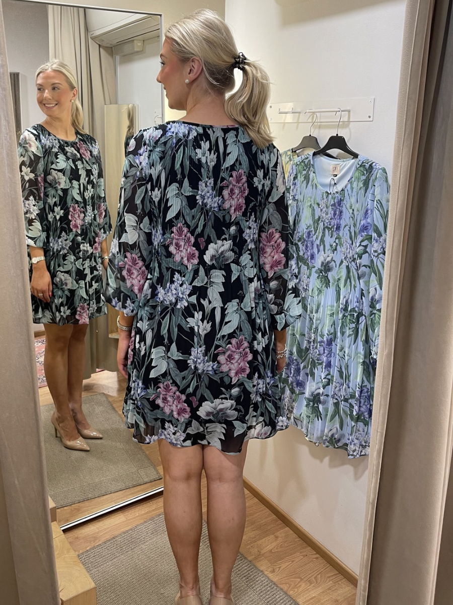 STI Kandriina mekko, eri värejä