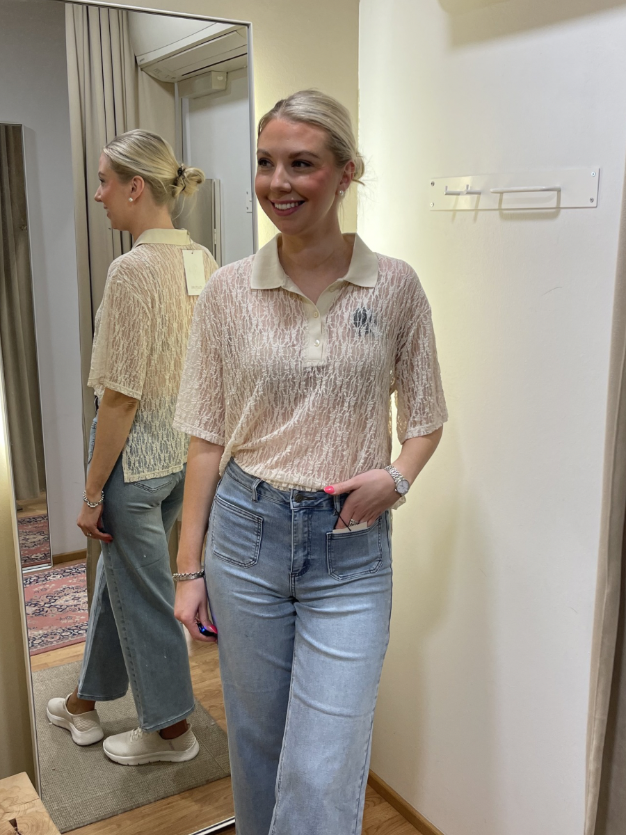 Culture Kine Lace pusero kauluksella