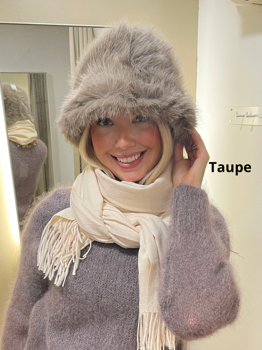 Karvahattu, eri värejä