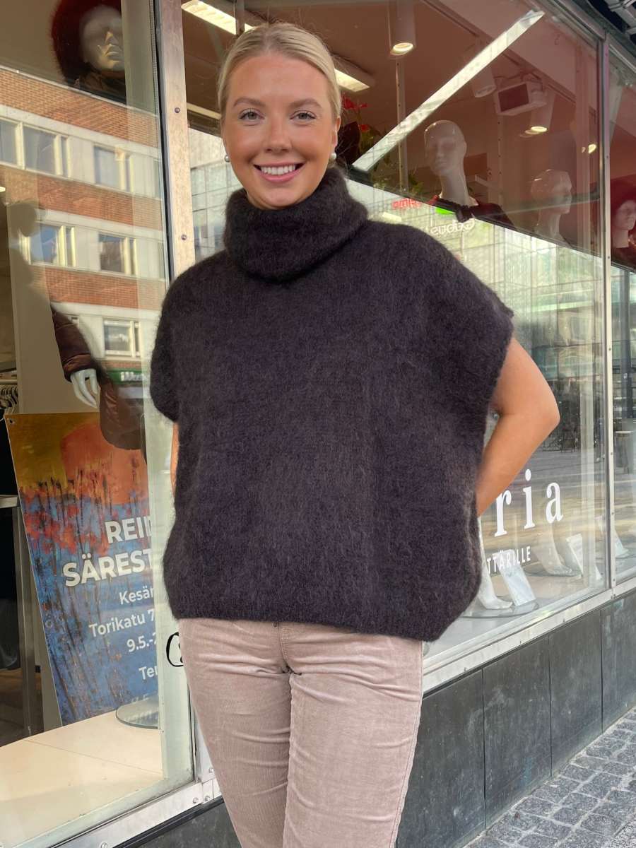 Mohairneuleliivi, eri värejä