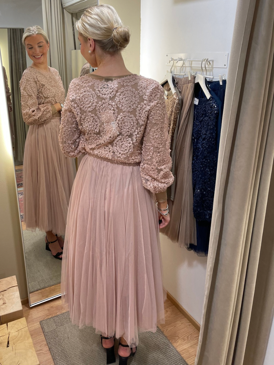 Tyllihame Taupe, vaaleanpunainen, vanha roosa, tummansininen, oliivinvihreä, vaaleansininen, nude ja musta