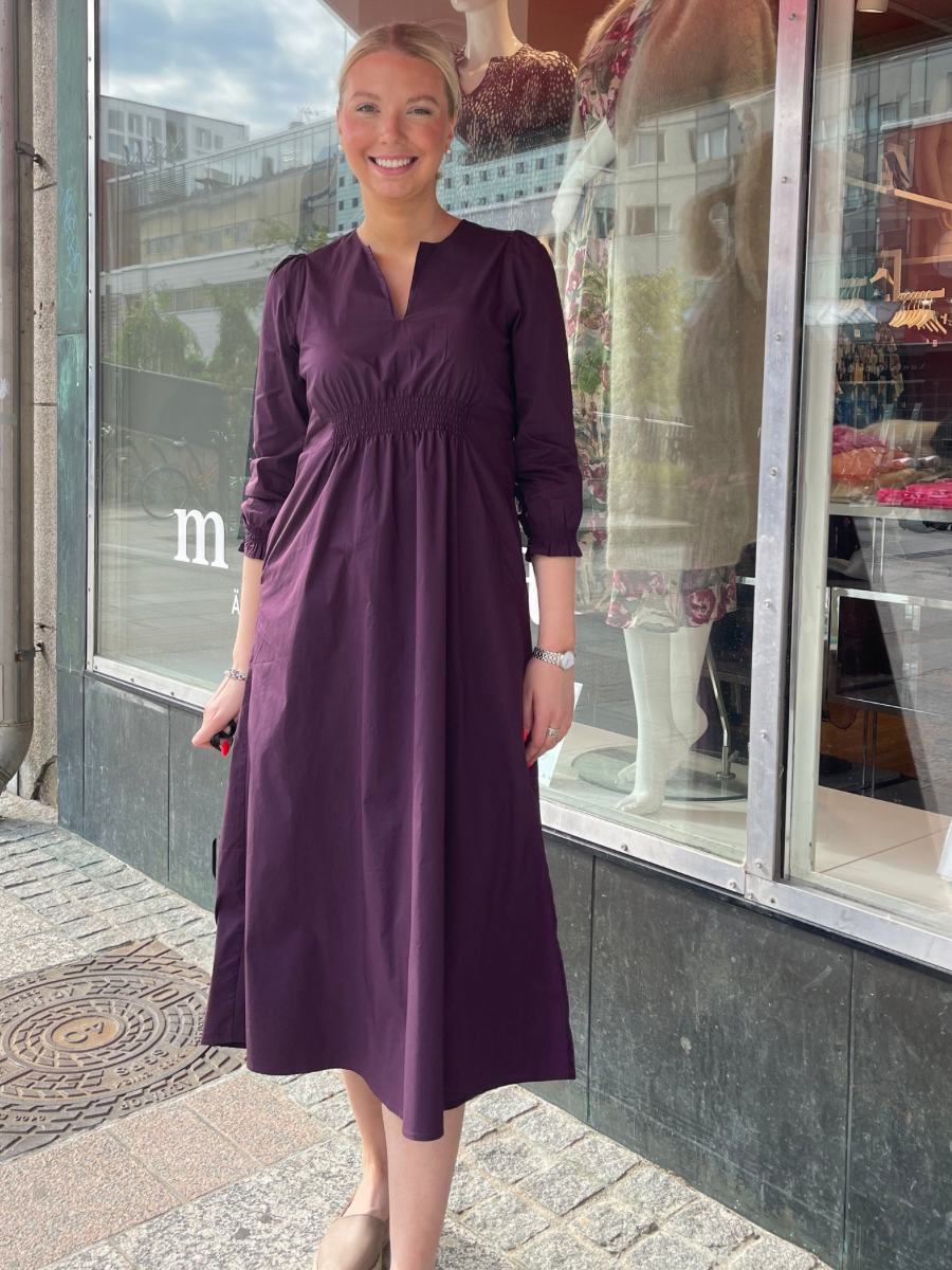 Elna Antoinett mekko, luumu ja suklaatryffeli