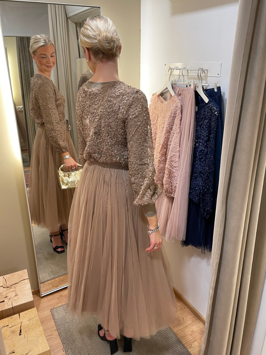 Tyllihame Taupe, vaaleanpunainen, vanha roosa, tummansininen, oliivinvihreä, vaaleansininen, nude ja musta