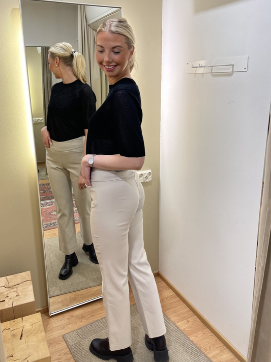 Laurie Thea Straight 101131 housut, musta ja hiekka