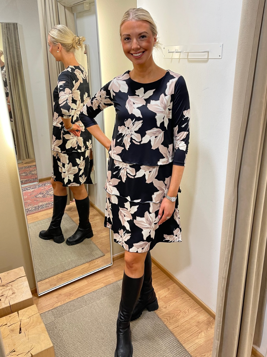 STI Jude trikoomekko, musta ja tummansininen