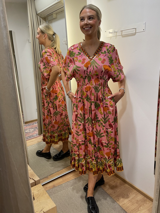 Orientique x Escape Chaira Shirred Waist mekko 40153