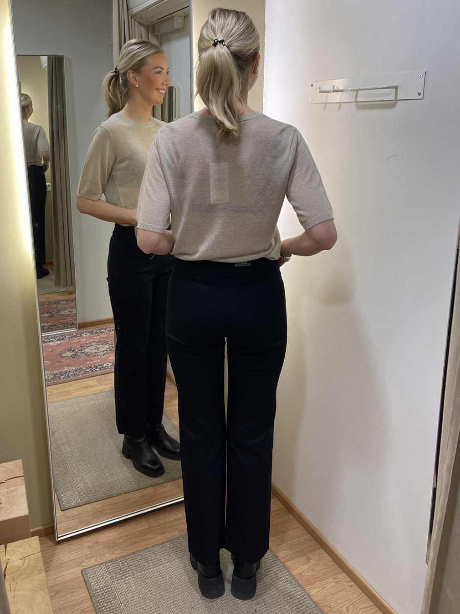 Laurie Thea Straight 101131 housut, musta ja hiekka