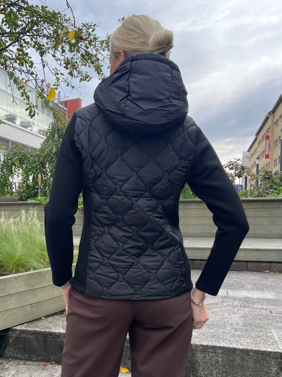 Hybriditakki, musta ja viininpunainen