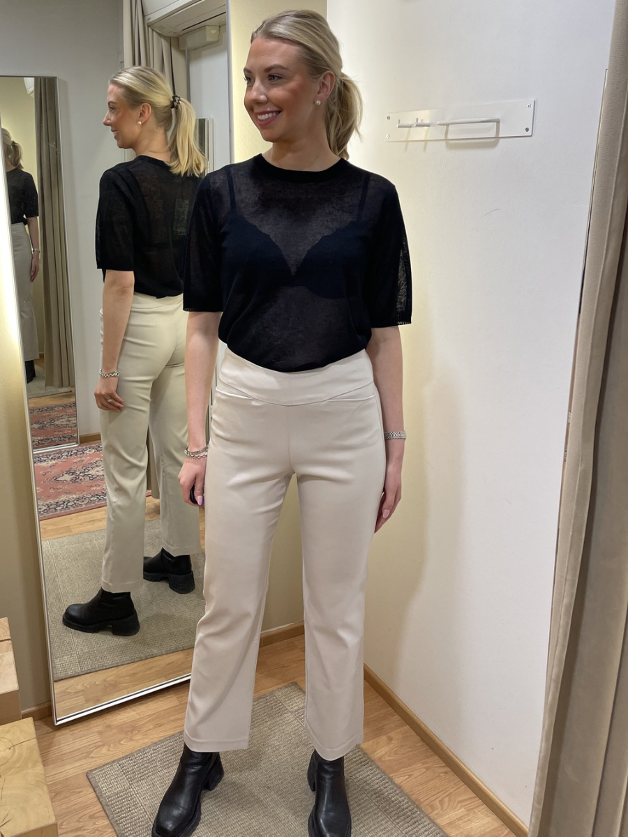 Laurie Thea Straight 101131 housut, musta ja hiekka