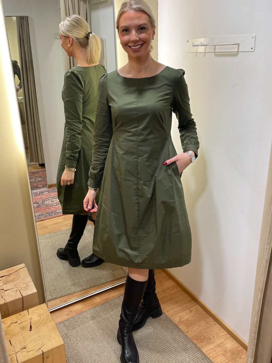 Antoinett pallomekko, eri värejä