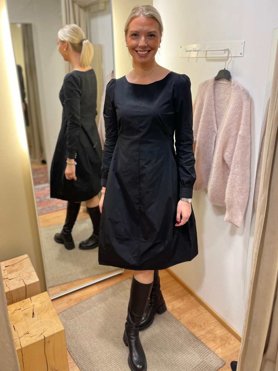 Antoinett pallomekko, eri värejä