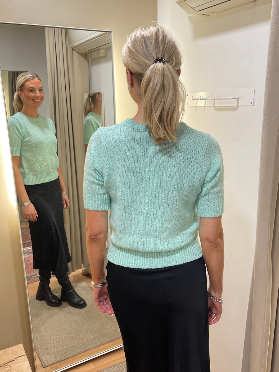 Esqualo lyhythihainen neulepusero, eri värejä