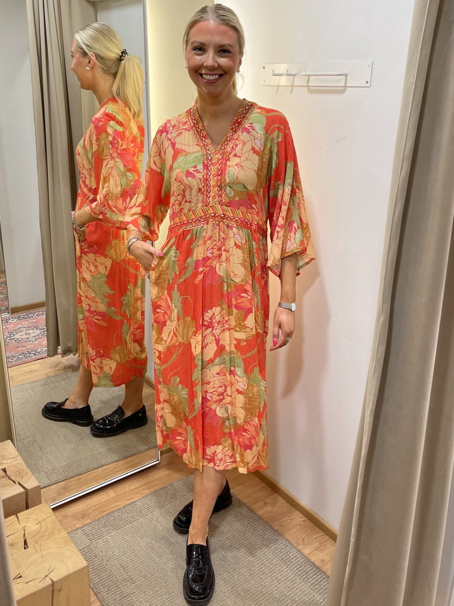 Orientique x Escape, Rosa Dress Midi V Wide Sleeve 91237