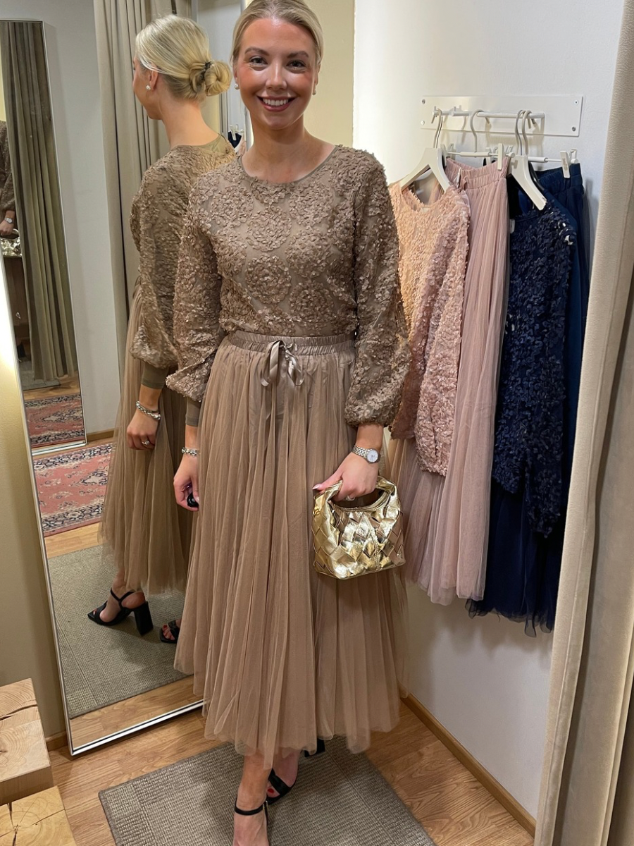 Tyllihame Taupe, vaaleanpunainen, vanha roosa, tummansininen, oliivinvihreä, vaaleansininen, nude ja musta