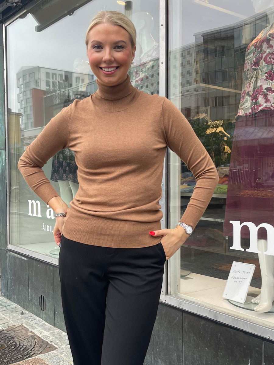 Astrid rollneck poolopusero, eri värejä
