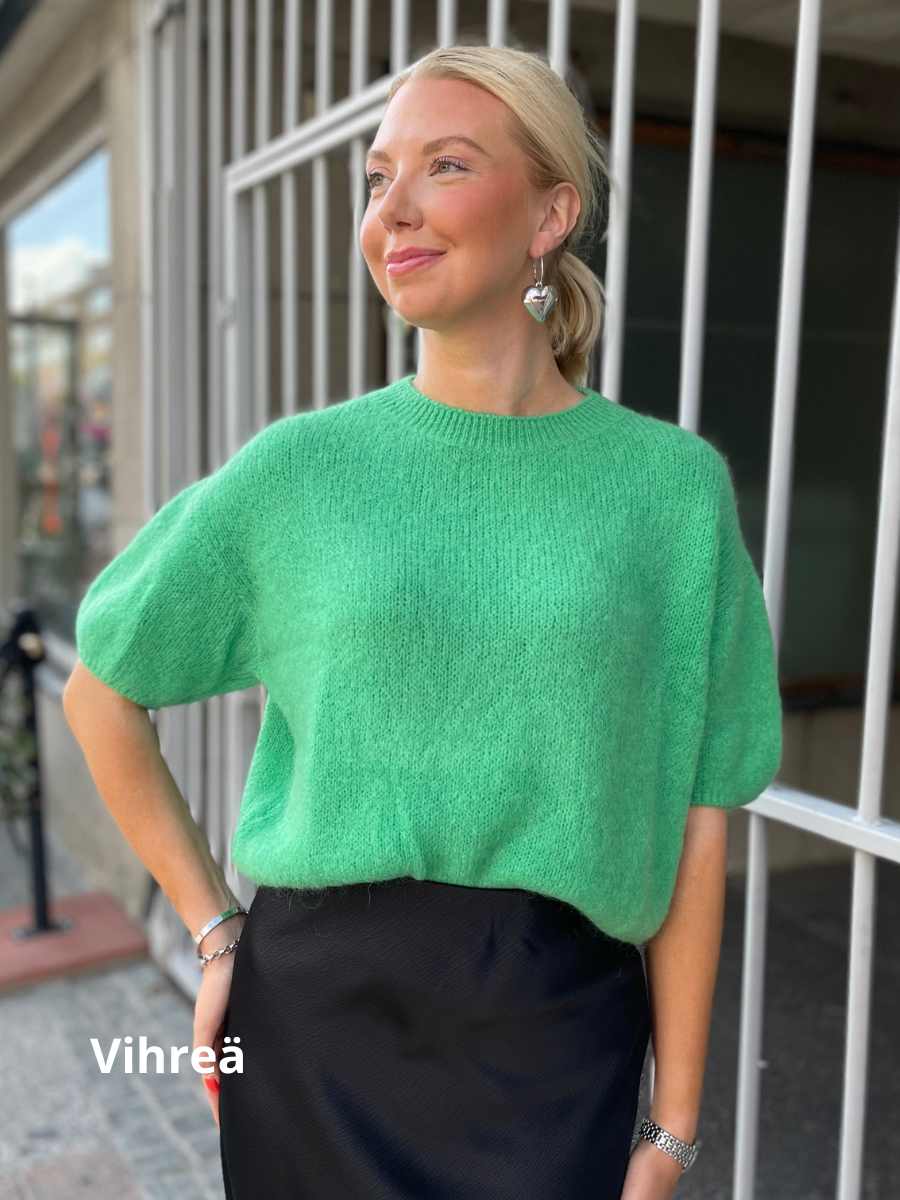 Bella neulepusero, eri värejä