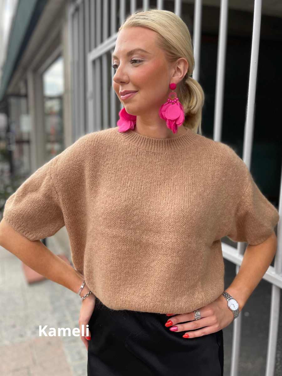 Bella neulepusero, eri värejä