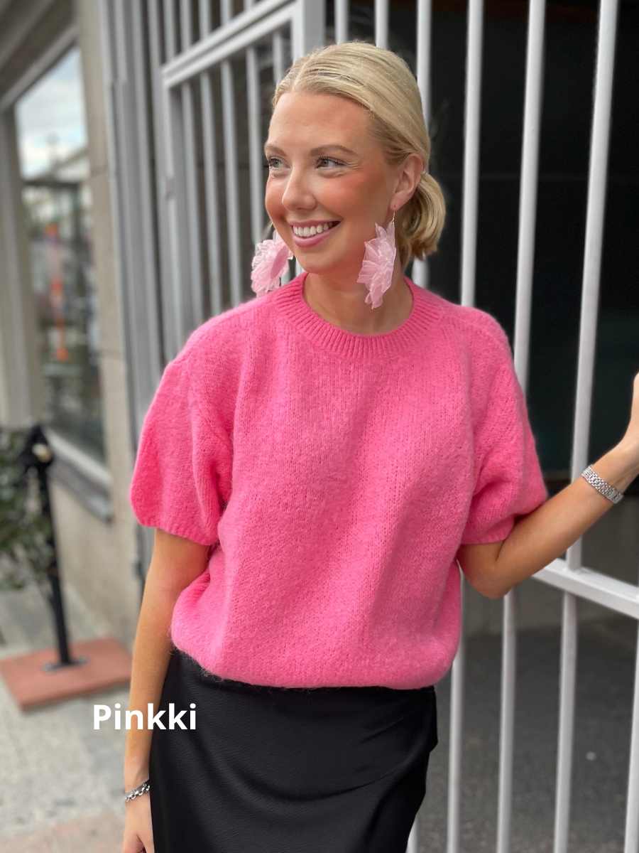 Bella neulepusero, eri värejä