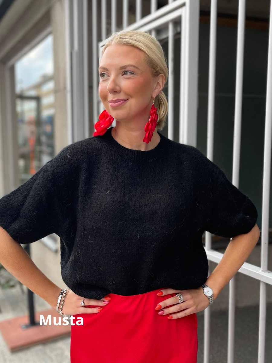 Bella neulepusero, eri värejä