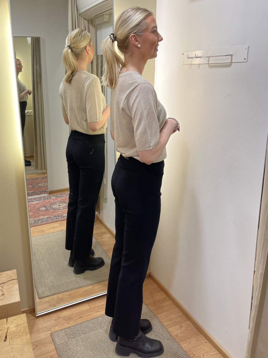 Laurie Thea Straight 101131 housut, musta ja hiekka