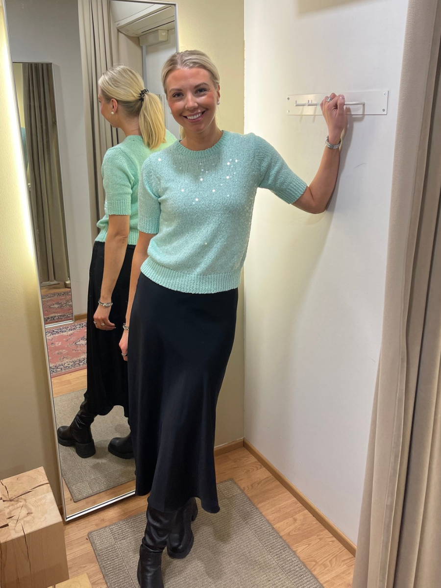 Silva satiinihame, vaaleansininen, oliivinvihreä, tummansininen ja musta