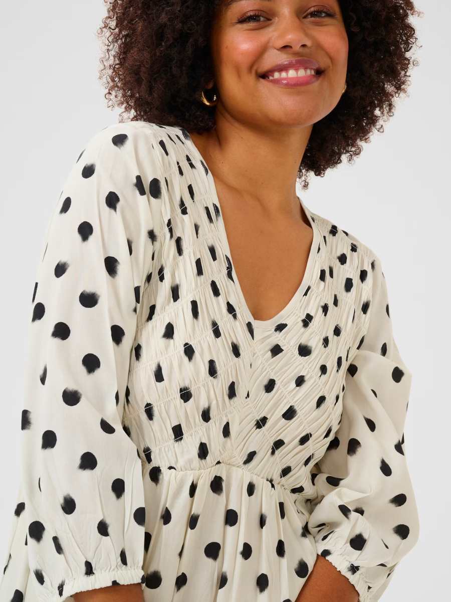 Cream Tiah mekko, eri kuoseja