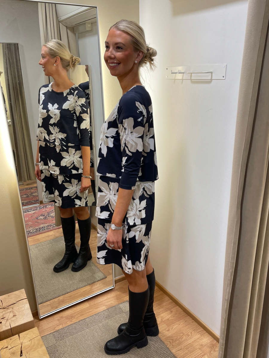 STI Jude trikoomekko, musta ja tummansininen