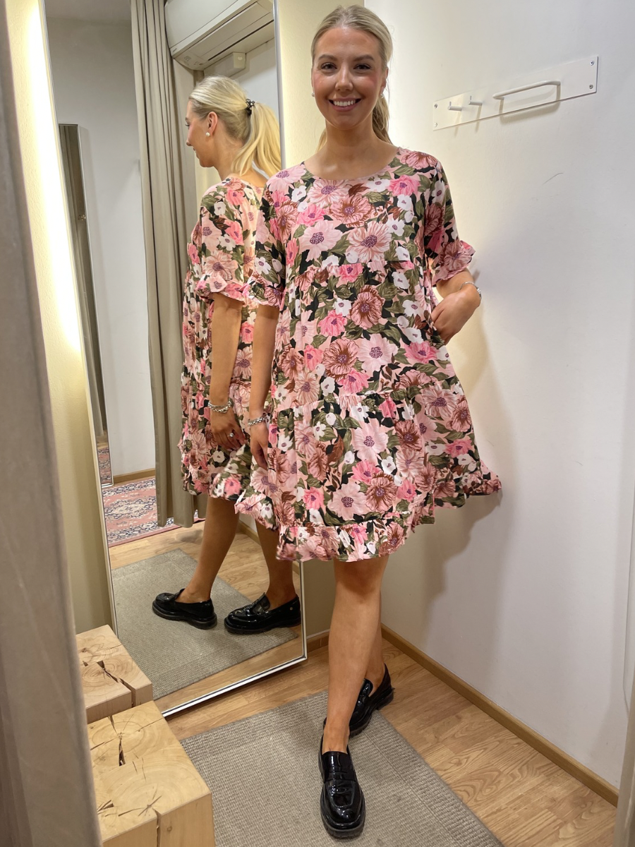 Lasessor Lene mekko, eri värejä