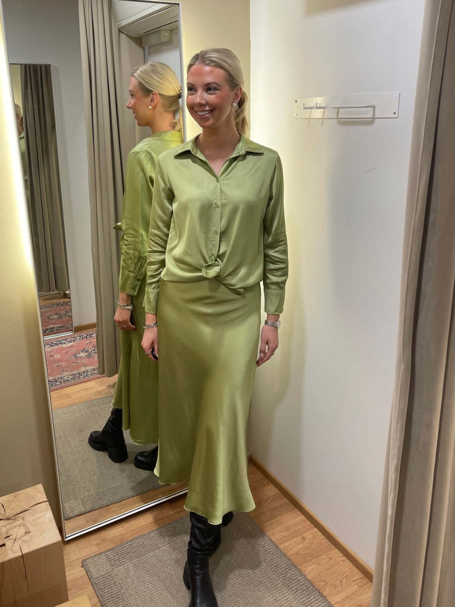 Silva satiinihame, vaaleansininen, oliivinvihreä, tummansininen ja musta