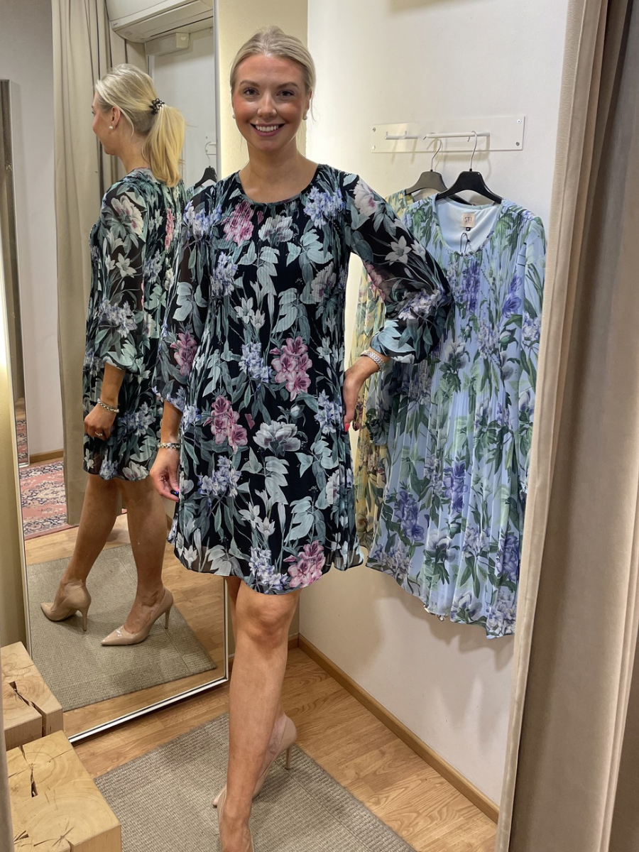 STI Kandriina mekko, eri värejä