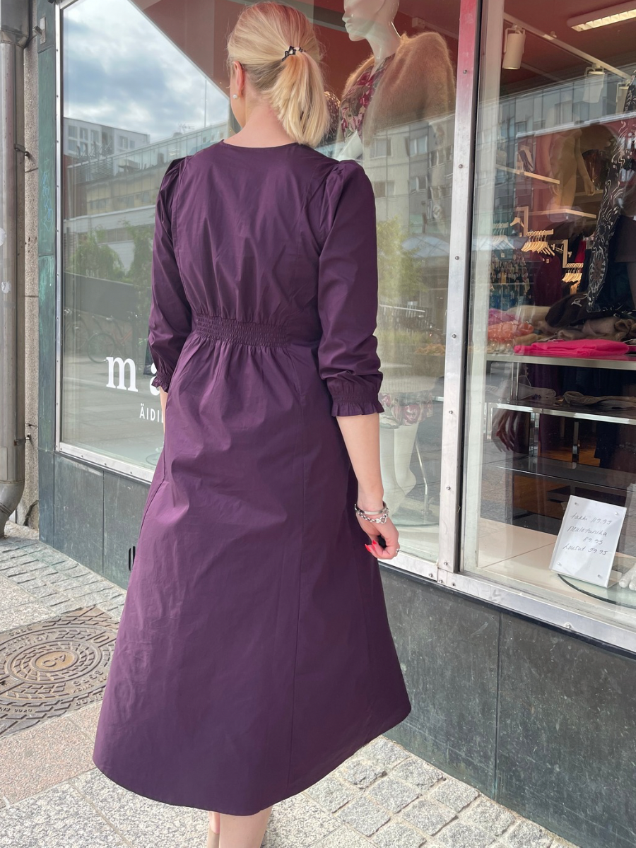 Elna Antoinett mekko, luumu ja suklaatryffeli