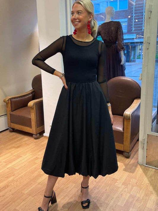KA Kristen mekko, musta