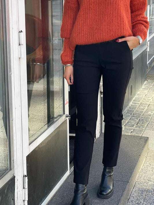 Laurie Taylor Regular housut, musta 101129