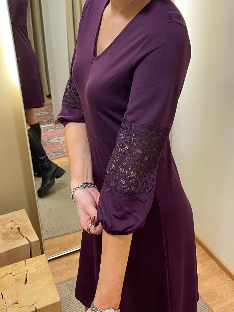 Linnea trikoomekko, musta ja violetti