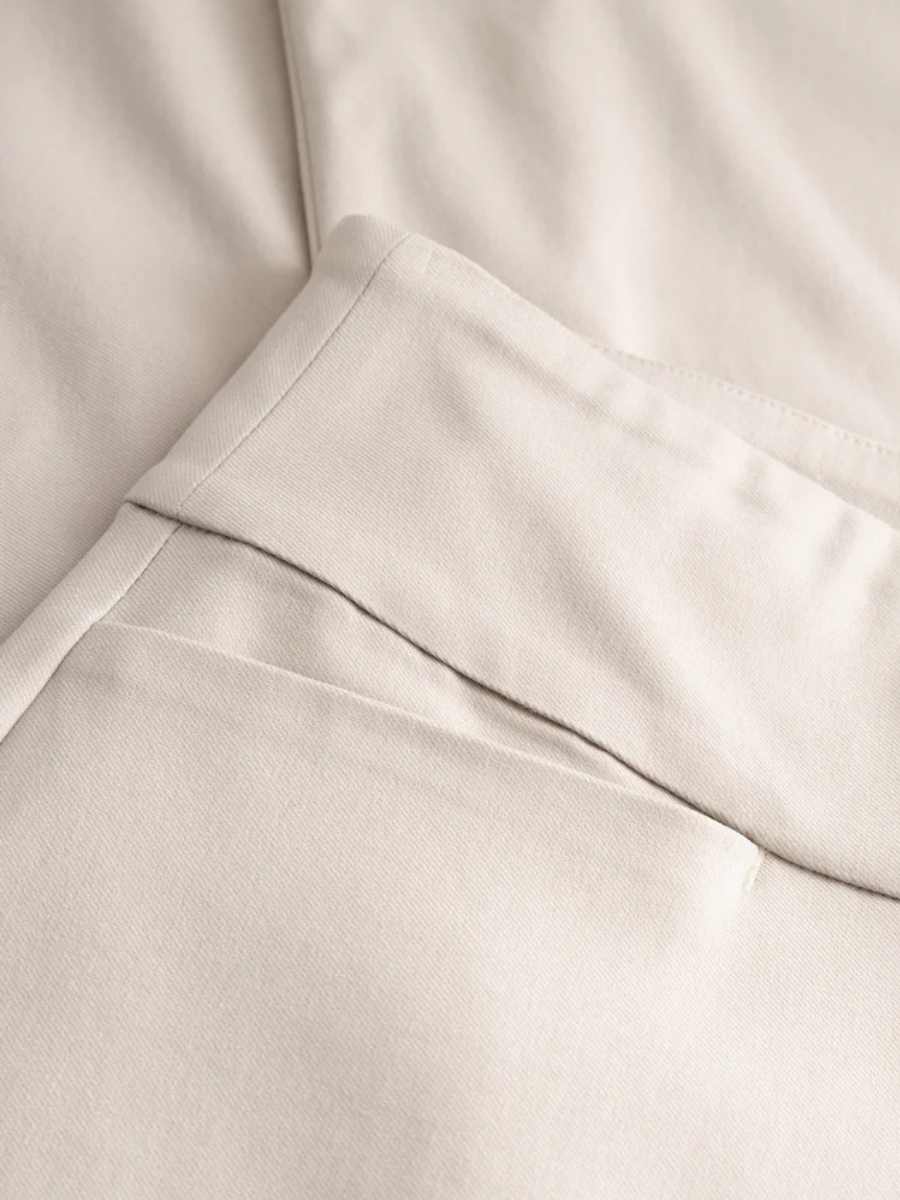 Laurie Thea Straight 101131 housut, musta ja hiekka