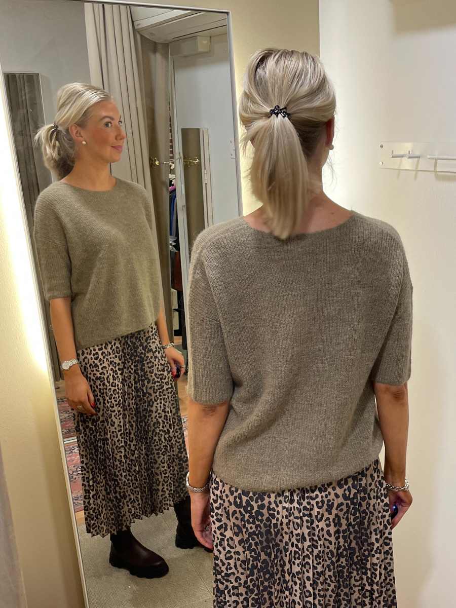 Tuesday neulepusero, Elmwood